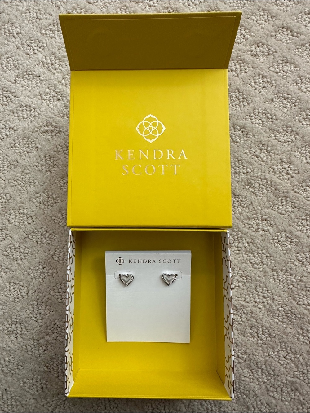 Kendra Scott Ari Heart Silver Stud Earrings in Ivory Mother-of-Pearl